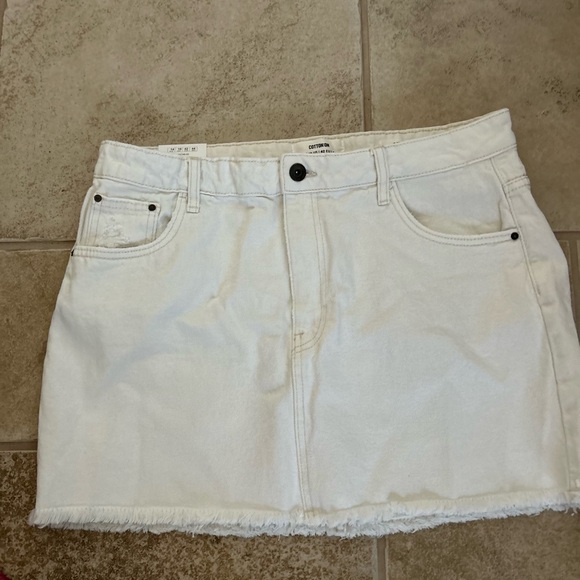 Cotton on size 10, mini skirt - Picture 2 of 4
